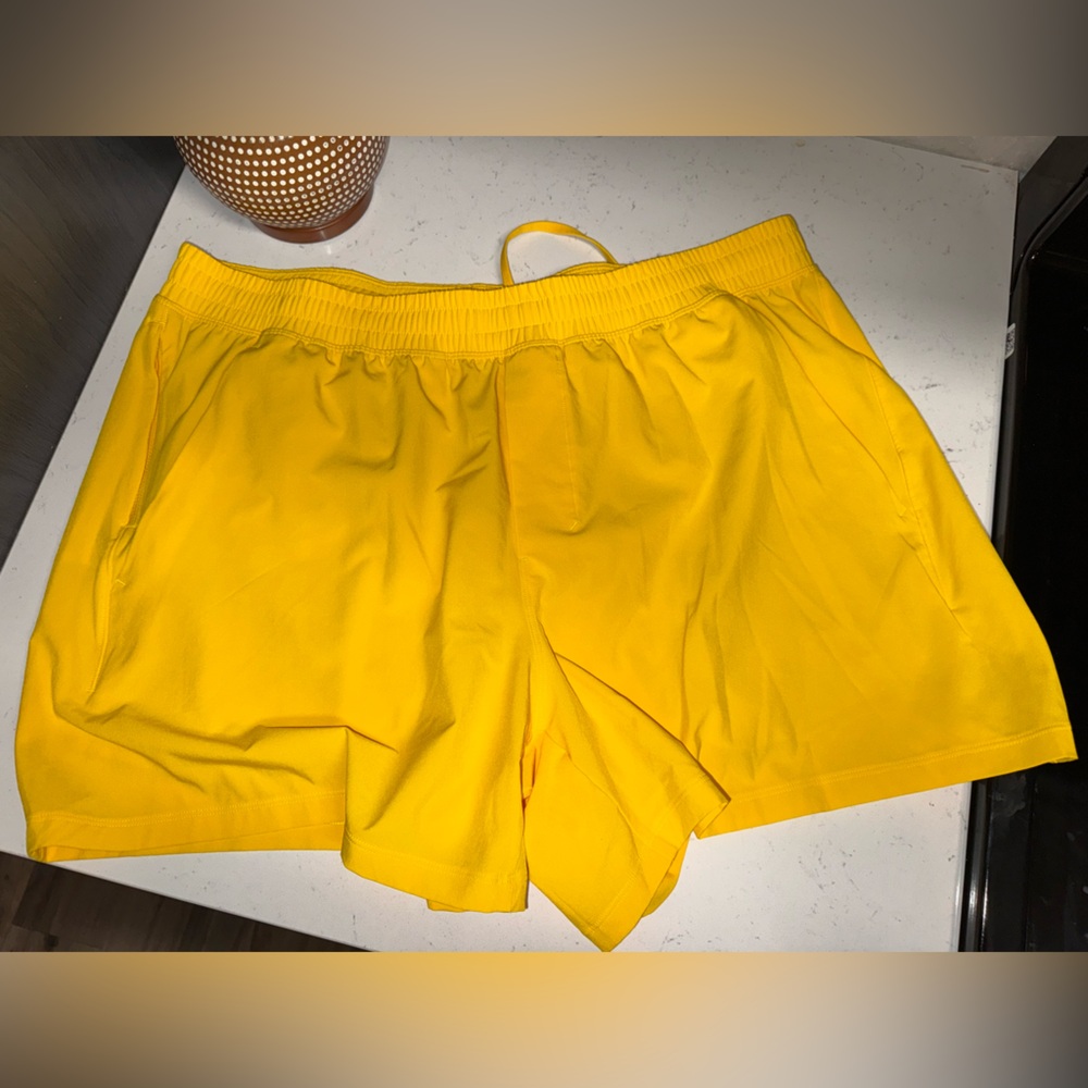 Lululemon Pacebreaker Linerless Shorts 5”. Maize Yellow